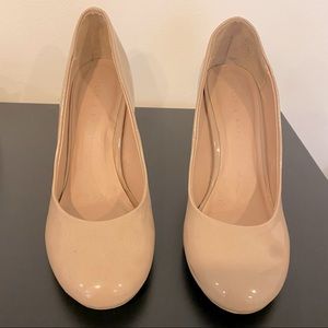 Kelly & Katie Round Toe Nude Pumps